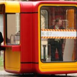 Sećate li se crvenog kioska: Simbol urbanog pejzaža Jugoslavije, miriše na tople viršle i najmekše kifle 7