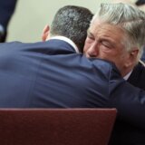 Alek Boldvin oslobođen optužbe za ubistvo iz nehata. Rasplakao se kad je čuo presudu 4