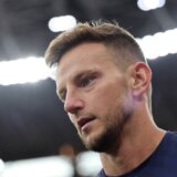 Navijači Hajduka u transu: Rakitić kao božanstvo na balkonu Poljuda (VIDEO) 1