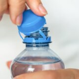 Zašto se čepovi sada teže odvajaju od flaša i kako to utiče na humanitarnu akciju "Čep za hendikep"? 5