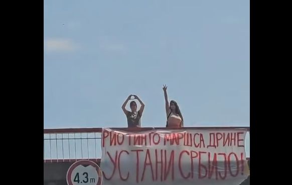 (VIDEO) Osvanuo transparent protiv rudnika litijuma u Beogradu: Ustani Srbijo! 1