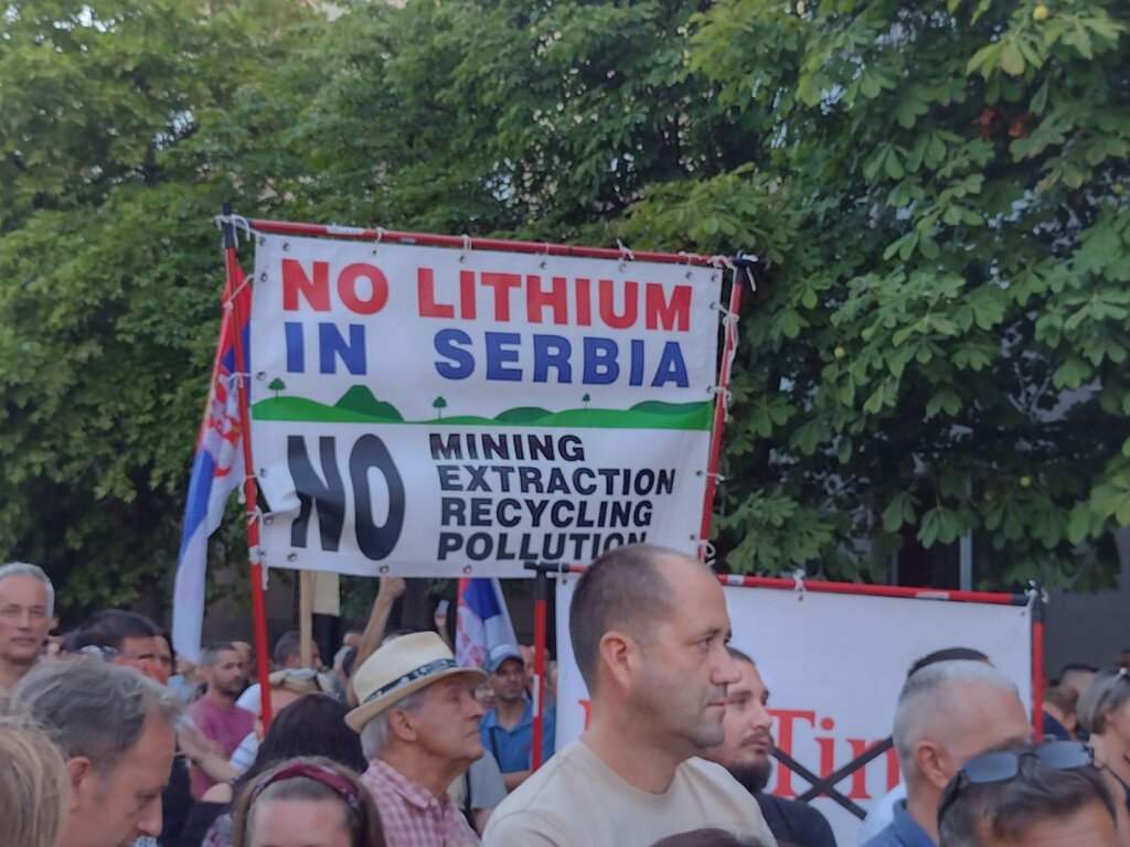 Došao je trenutak da ustanemo ili da nestanemo: Poruka sa skupa protiv litijuma u Aranđelovcu (VIDEO, FOTO) 9 Došao je trenutak da ustanemo ili da nestanemo: Poruka sa skupa protiv litijuma u Aranđelovcu (VIDEO, FOTO) 13