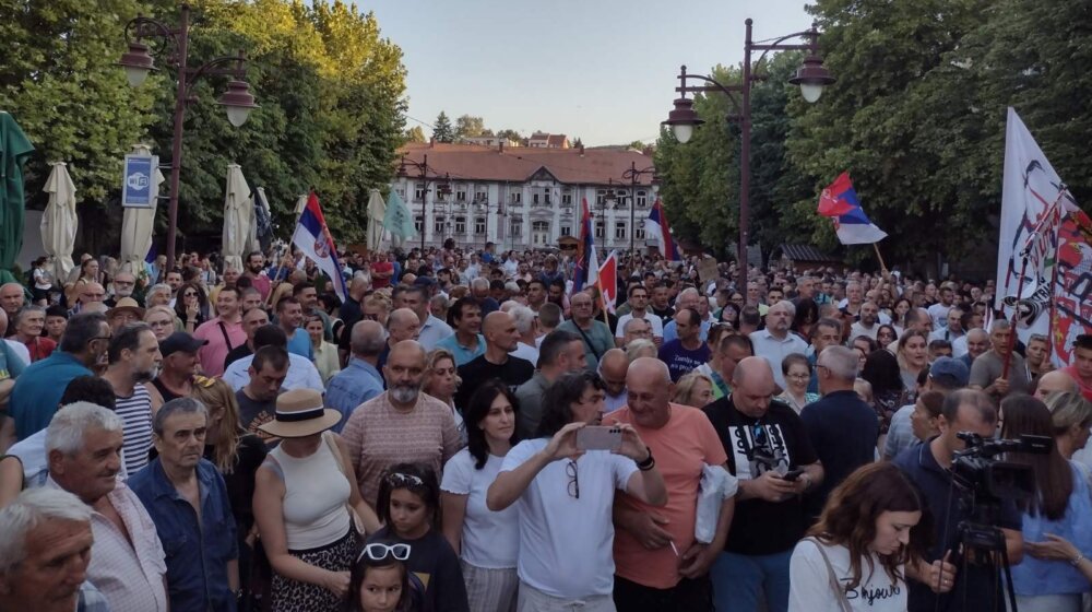 Došao je trenutak da ustanemo ili da nestanemo: Poruka sa skupa protiv litijuma u Aranđelovcu (VIDEO, FOTO) 1