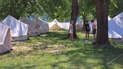 (FOTO) Mladi koji su prvi put došli u Srbiju i očekivanje dobre žurke: Kakva je atmosfera u Exit kampu? 7