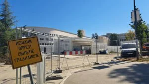 Spomenici Vasi Stajiću i Lazi Kostiću biće vraćeni po završetku parternog uređenja iznad podzemnih garaža 1 Spomenici Vasi Stajiću i Lazi Kostiću biće vraćeni po završetku parternog uređenja iznad podzemnih garaža 1