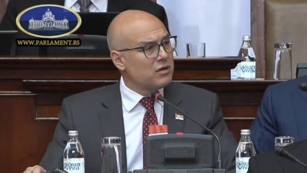 Završena sednica Skupštine - Đilas izneo podatke o ministrima i Tabaković, usledila žestoka rasprava, pričalo se i o litijumu, genocidu... (VIDEO) 24 Završena sednica Skupštine - Đilas izneo podatke o ministrima i Tabaković, usledila žestoka rasprava, pričalo se i o litijumu, genocidu... (VIDEO) 24