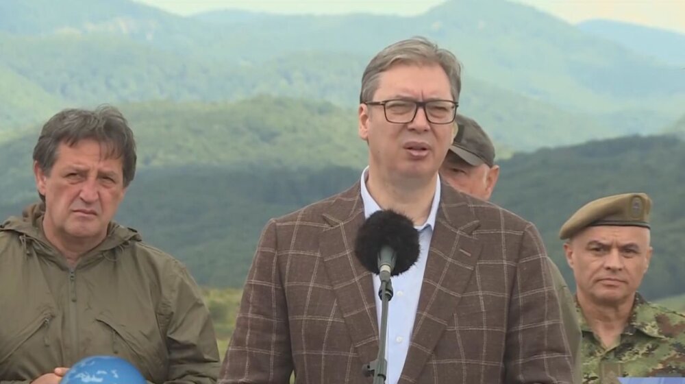 Stiže "Komarac 2": Vučić najavio opremanje vojske dronovima samoubicama do septembra 1