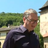 Vučić celivao mošti srednjovekovnih vladara u manastiru Studenica 5