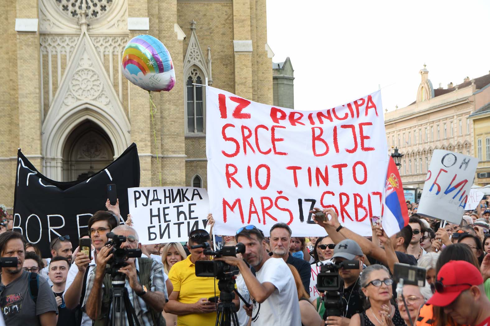 Ruske RIA Novosti tvrde da će u Srbiji biti "još gore": "Zapad ima mnogo razloga da ruši Vučića" 2 Ruske RIA Novosti tvrde da će u Srbiji biti "još gore": "Zapad ima mnogo razloga da ruši Vučića" 2