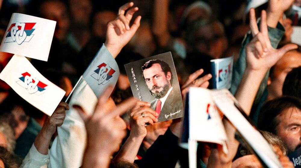 Kako je Srpski pokret obnove, od stranke uragana, postao privezak na ključu SNS-a 1