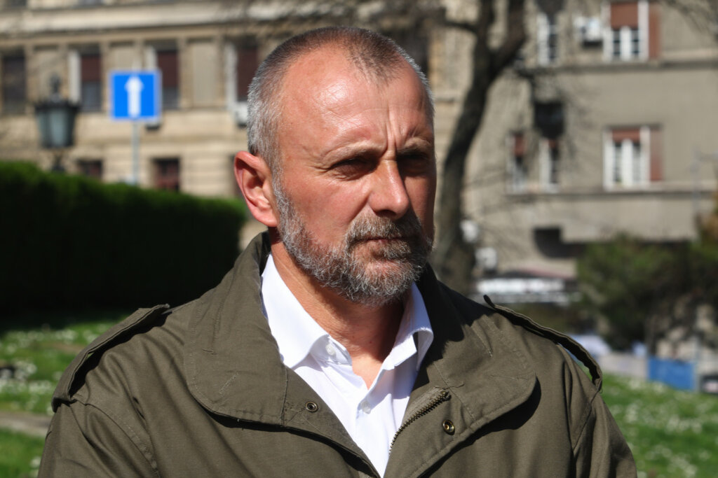 Policija blokirala sve izlaze iz Loznice, priveden Zlatko Kokanović - određeno mu zadržavanje od 48 sati, a zatim je odvezen u bolnicu 2