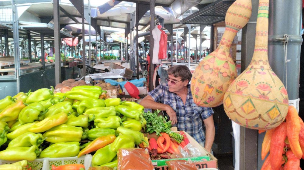 Na pijaci za 100 dinara ništa ne možeš da kupiš 1