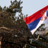 Saslušana žena koja je palila zastavu Srbije u Novom Sadu: Tužilaštvo traži pritvor, preti joj tri meseca zatvora 8