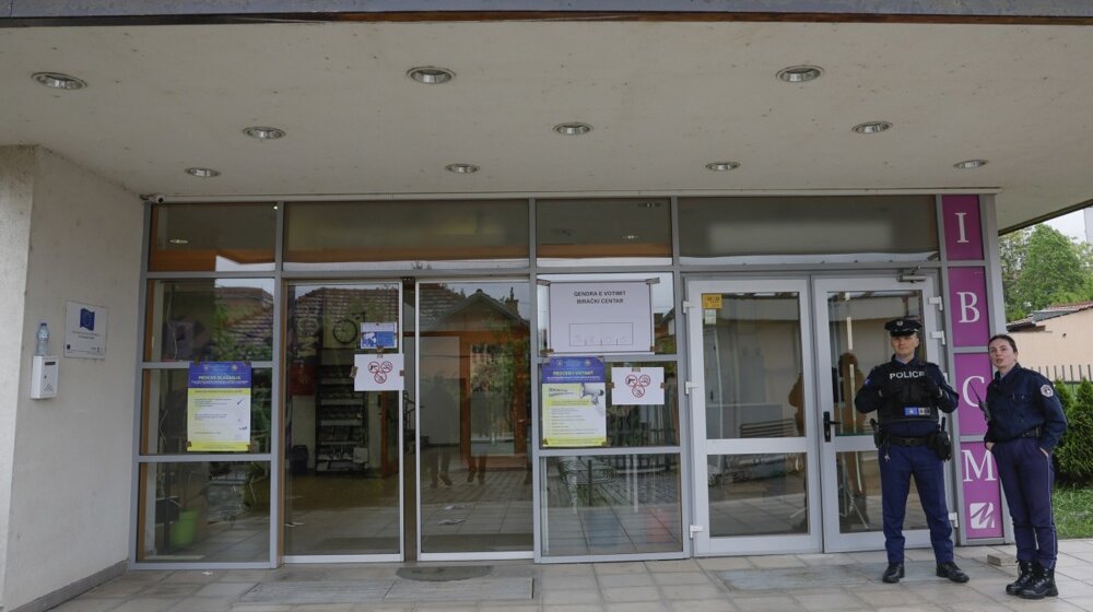 Blokada srpskih institucija na Kosovu i dalje traje, policija ispred ulaza u objekte 1