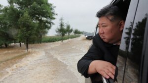 "Srećan rođendan brate Kim": Desničari iz grupe "Naši" izlepili plakate 1