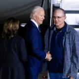 "Putin zagrlio ubicu, a Bajden novinare i aktiviste, nastavlja se hladni rat": Sagovornici Danasa o razmeni zatvorenika između Rusije i Zapada 1