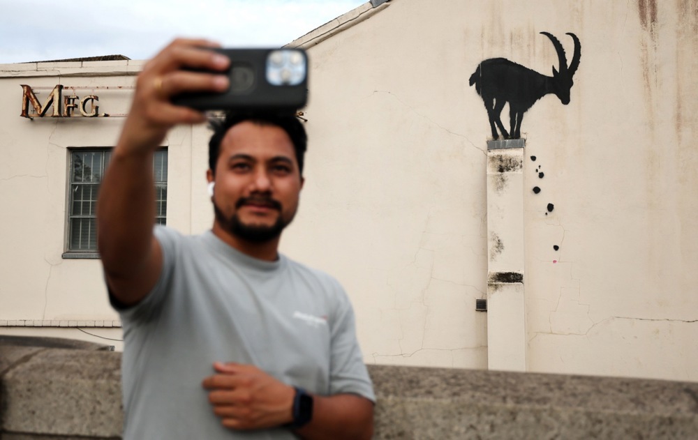 Benksi se vratio: Dva murala u dva dana u Londonu upozoravaju na stanje sveta 2 Benksi se vratio: Dva murala u dva dana u Londonu upozoravaju na stanje sveta 1