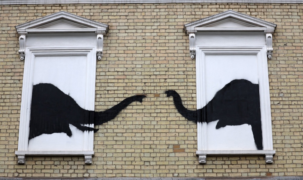 Benksi se vratio: Dva murala u dva dana u Londonu upozoravaju na stanje sveta 3 Benksi se vratio: Dva murala u dva dana u Londonu upozoravaju na stanje sveta 2