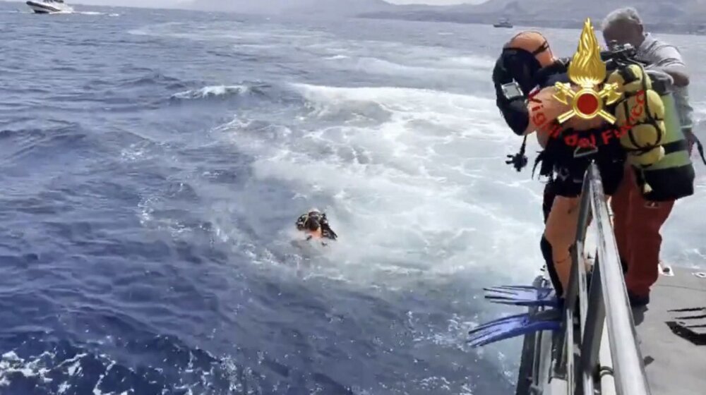 Postoji li mogućnost da šestoro nestalih u potonuću jahte kod Sicilije budu pronađeni živi? (VIDEO) 1