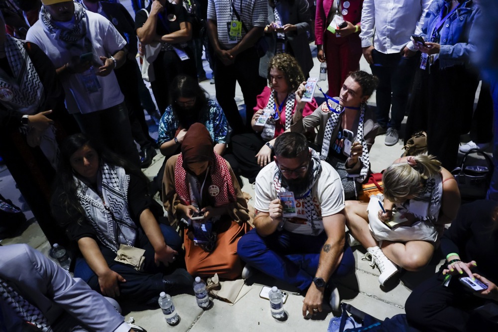 Pet ključnih tačaka treće večeri Nacionalne konvencije demokrata: Ko je najveće iznenađenje, a ko je ostario? 2 Pet ključnih tačaka treće večeri Nacionalne konvencije demokrata: Ko je najveće iznenađenje, a ko je ostario? 2