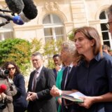 Politički haos u Francuskoj: Makronu prete opozivom 12