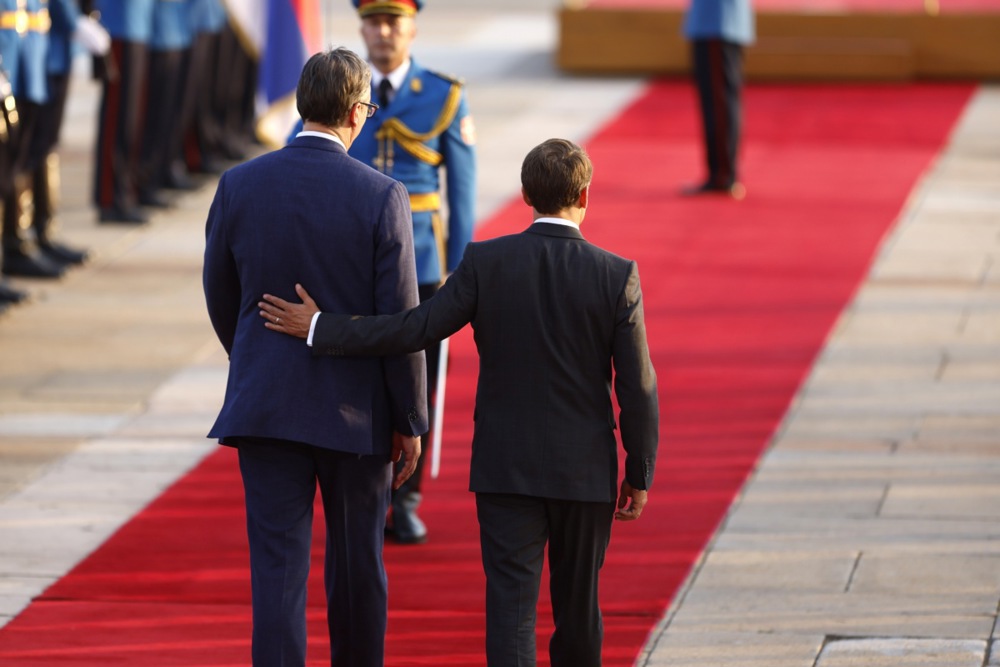 "Vučić i Makron zapušili uši": Politico o poseti predsednika Francuske Srbiji 2 "Vučić i Makron zapušili uši": Politico o poseti predsednika Francuske Srbiji 2