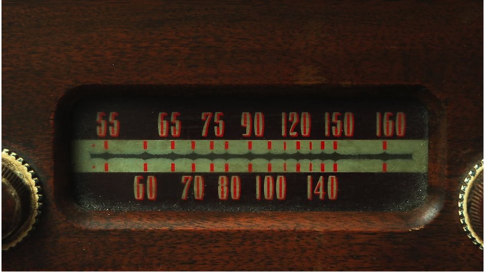 Potraga za nasumičnim brojkama koje upravljaju našim životima 1 Beli šum starog radio aparata oblik je nasumičnih smetnji koje izaziva elektromagnetna aktivnost u atmosferi