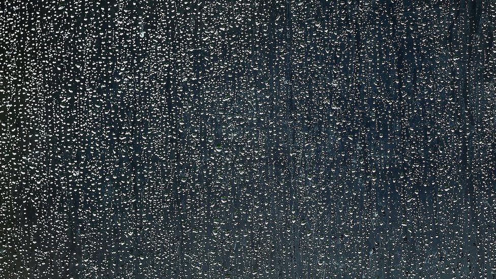 Potraga za nasumičnim brojkama koje upravljaju našim životima 2 Način na koji se kapi kiše formiraju na staklu korišćen je kao jedan izvor nasumičnosti za generisanje brojeva