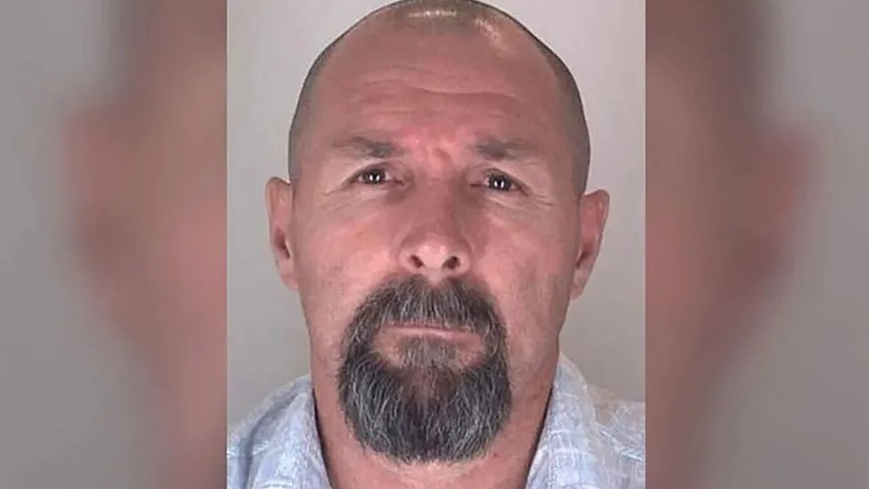 Rusija i Zapad: Disident Kara-Murza kaže za BBC da je mislio da će 'umreti u Putinovom zatvoru' 2 Vadim Krasikov, FSB agent, pušten je iz zatvora u Nemačkoj kao deo sporazuma o razmeni zatvorenika