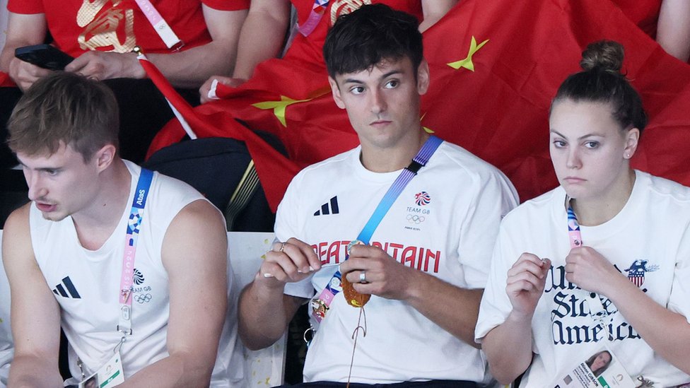 Olimpijske igre u Parizu 2024: Šta se dešava iza kulisa 7 Tom Dejli sedi na tribinama i plete na Olimpijskim igrama u Parizu