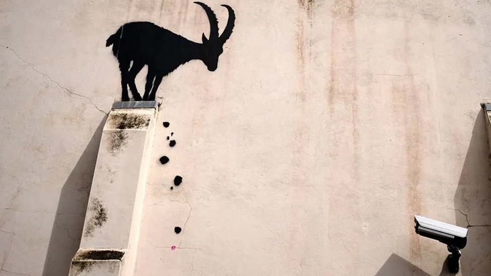 Umetnost: Šta znači Benksijeva koza na zidu zgrade u Londonu 1 benksi, koza