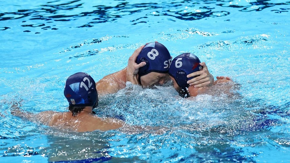 Olimpijske igre u Parizu 2024: Srpski vaterpolisti na korak od medalje, u dramatičnom finišu pobedili Grke 8 vaterpolisti srbije
