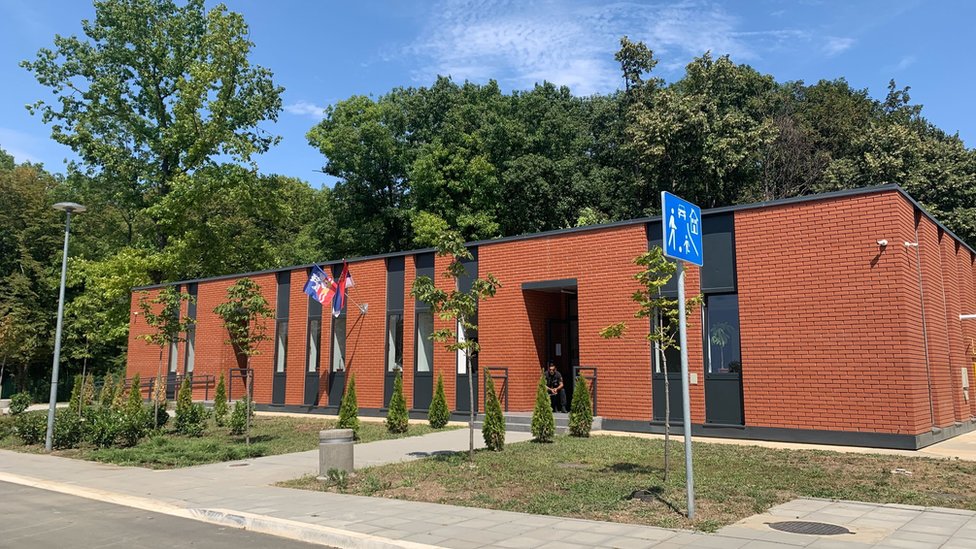 Srbija: Šta raditi kad vam ugine kućni ljubimac 4 Upravna zgrada groblje