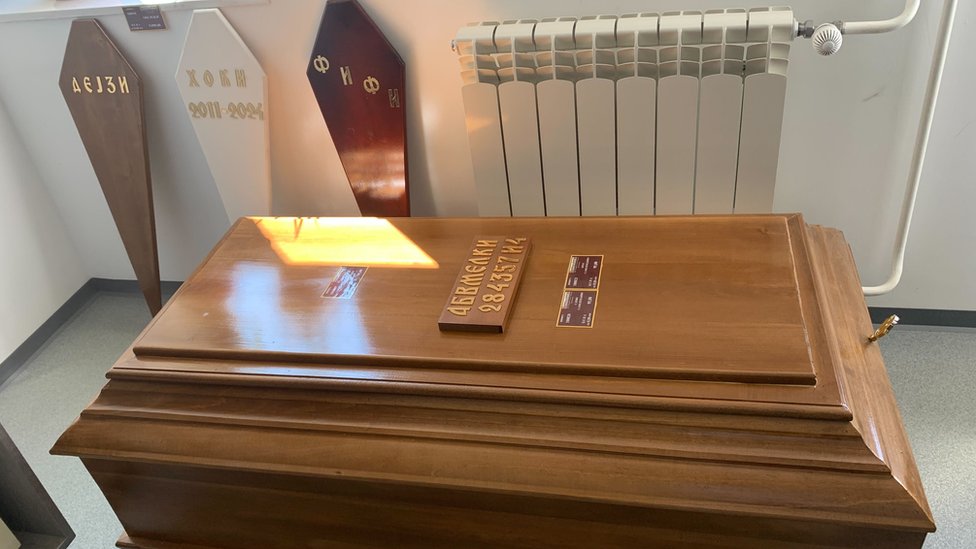 Srbija: Šta raditi kad vam ugine kućni ljubimac 6 Ponuda u prodavnici pogrebne opreme