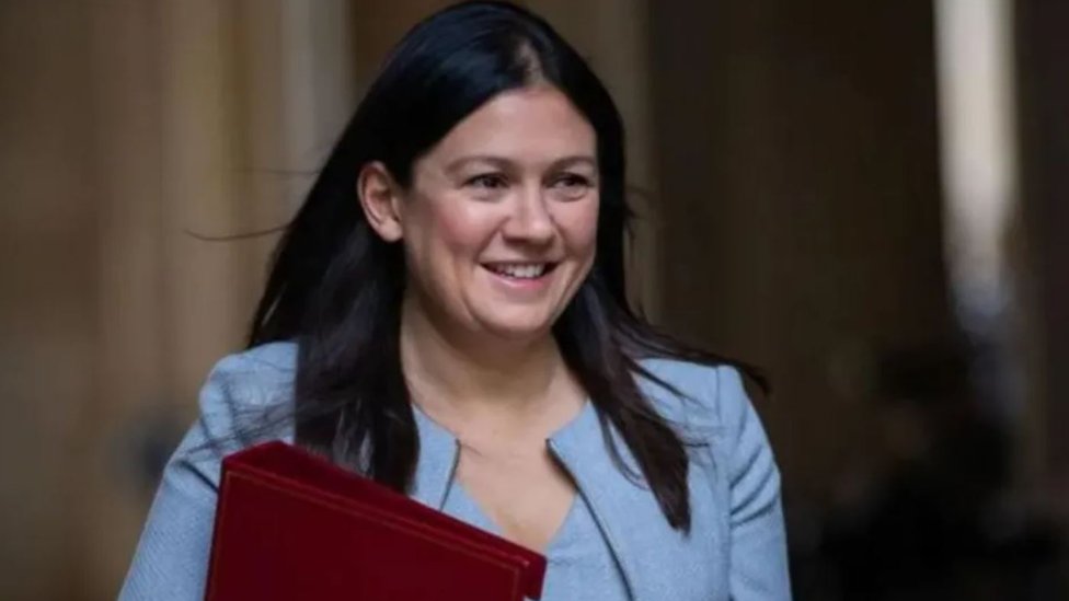 Hju Edvards: BBC traži od uhapšenog voditelja da vrati 200.000 funti 2 Lisa Nandi