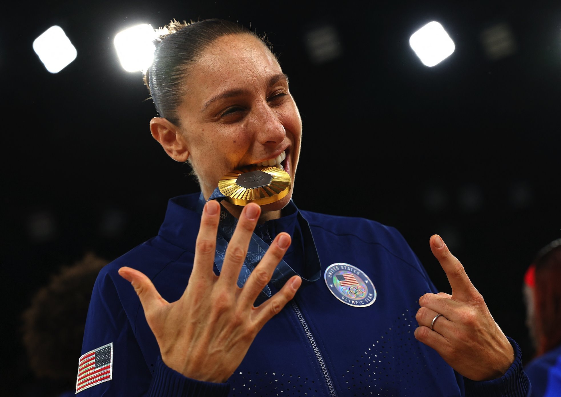 Junaci Olimpijskih igara u Parizu: Bajls, Đoković, Angelina i kit 20 Dajana Toresi šesti put sa zlatom oko vrata, pa i u zubima