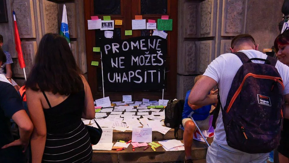 Buna protiv rudnika litijuma u Srbiji: Zatvor za nekoliko demonstranata, Vučić kaže da će biti 'najgori policajac za Rio Tinto' 1 protest, skup protiv litijuma