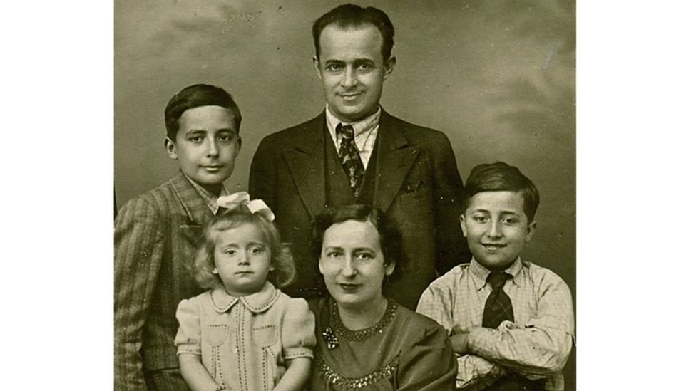 Film: Aleksandar Saša Petrović, od veličanstvenog reditelja do nepodobnog stvaraoca 3 Aleksandar Saša Petrović sa porodicom