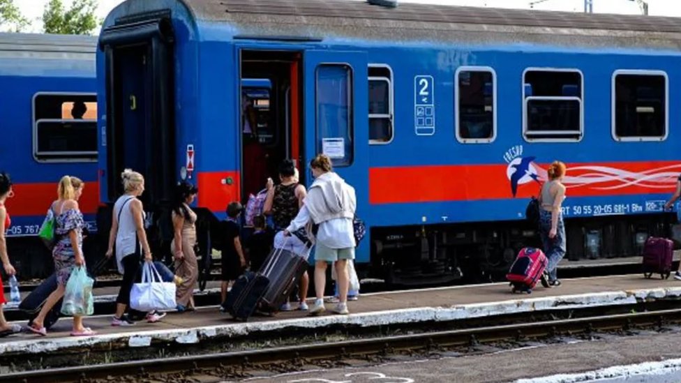Rusija, Ukrajina i EU: Novim zakonom u Mađarskoj smanjena pomoć ukrajinskim izbeglicama 1 Izbeglice na železničkoj stanici