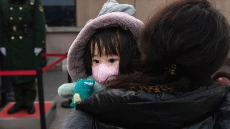 Da bi umirile dvogodišnjakinju, zaključale je u toaletu aviona 1 Dete