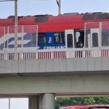 Mladić iz Odžaka u vozu nekoliko puta udario, pa onda i ugrizao konduktera 1