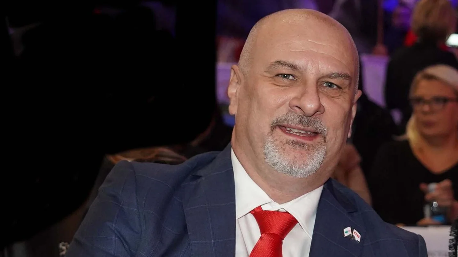 "Petice si nizao izreda": Na guslama opevao Vučića, pa postao savetnik u Vladi - Marko Šćepanović, guslar nepoznate biografije 5 "Petice si nizao izreda": Na guslama opevao Vučića, pa postao savetnik u Vladi - Marko Šćepanović, guslar nepoznate biografije 5