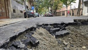 - U noći između subote i nedelje, u selu Rakitovu kraj Jagodine, zasad nepoznato lice teško je oštetilo vazdušni ventil na glavnom cevovodu, odakle se vodom snabdevaju tri velika jagodinska sela Ribare, Rakitovo i Кončarevo, u kojima živi preko 10.000 ljudi.