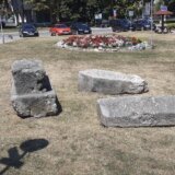 Predsednik opštine Krupanj za Danas o premeštanju srednjovekovnih stećaka: “Postojala je opasnost da se deca povrede" 11