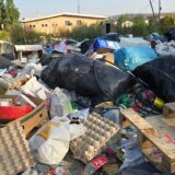 (FOTO) Flaše, automobilske gume i uginule životinje: Pored Zdravstvene stanice "Leštane i Vinča" nalazi se divlja deponija 12