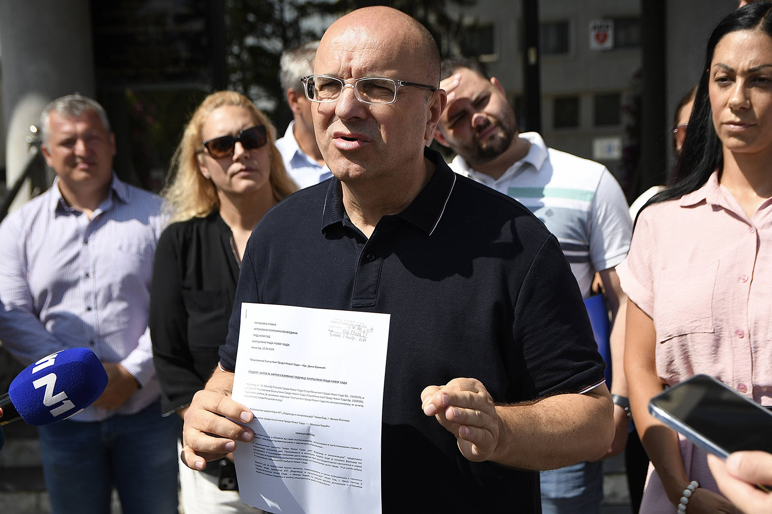 Postoji tribina koje se više plaši od navijačke: Reakcije na navodnu izjavu Slaviše Kokeze da se Aleksandar Vučić plaši "tribine" 4 Postoji tribina koje se više plaši od navijačke: Reakcije na navodnu izjavu Slaviše Kokeze da se Aleksandar Vučić plaši "tribine" 3
