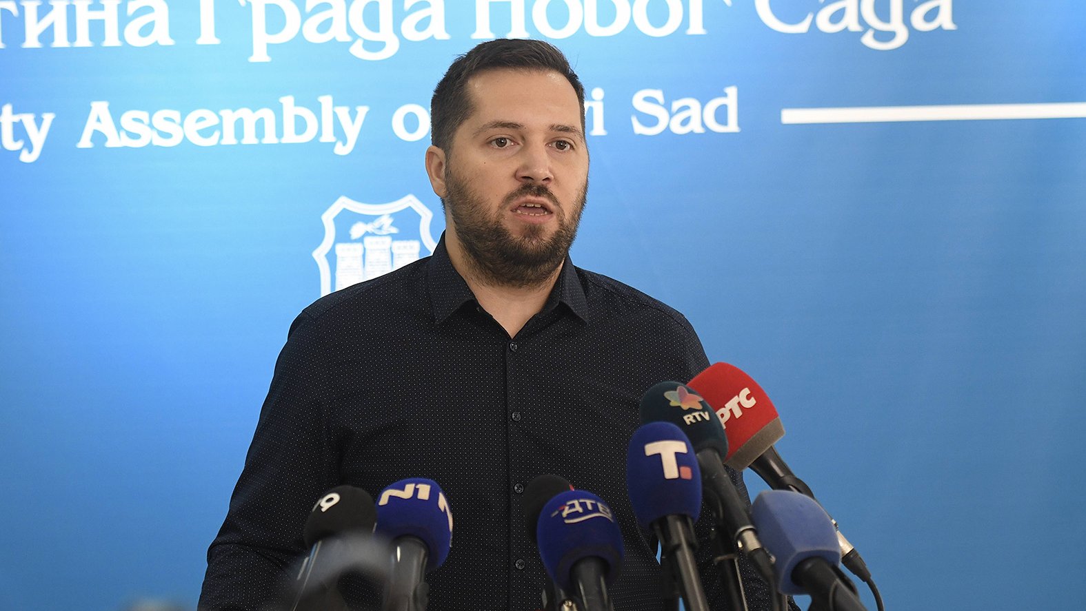 Od "vatrometa" do tišine: Gde su nestali čuvari SNS prostorija tokom protesta u Novom Sadu? 2