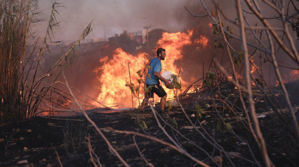 Pronađeno telo u izgoreloj fabrici: Požar kod Atine bacao plamenove do 25 metara 1