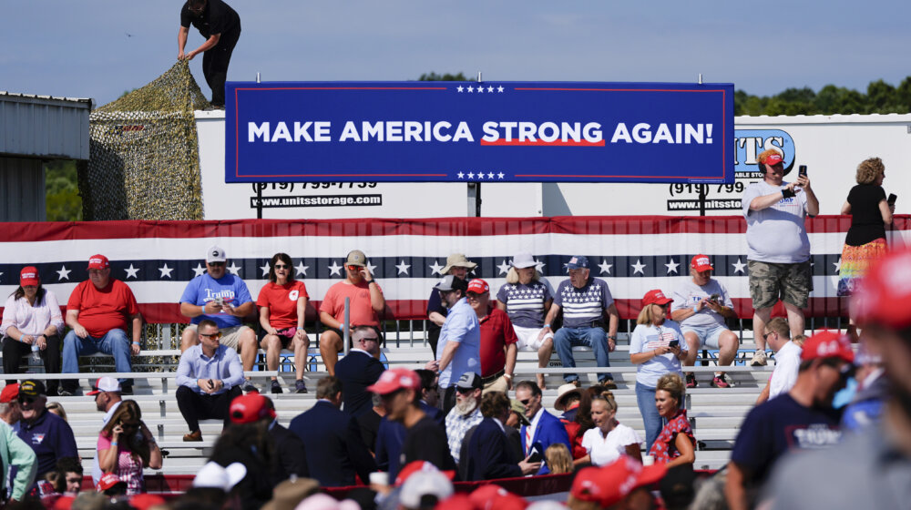 Otporno staklo i snajperisti: Trampov prvi predizborni skup na otvorenom nakon pokušaja atentata 1
