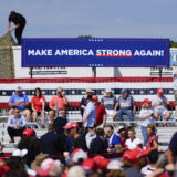 Otporno staklo i snajperisti: Trampov prvi predizborni skup na otvorenom nakon pokušaja atentata 4